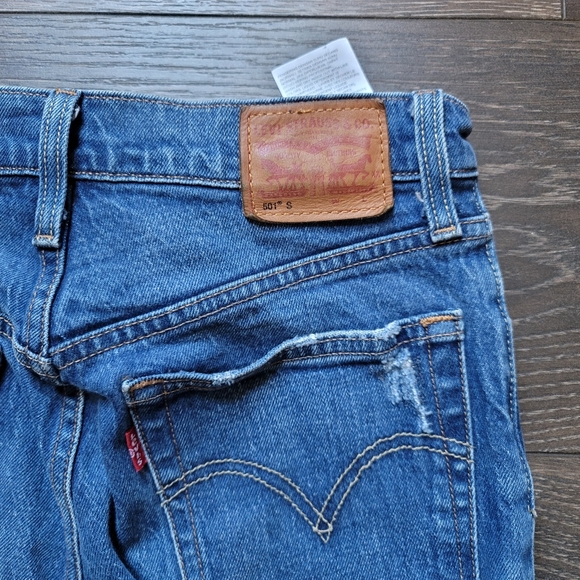 Levi's 501 Skinny Cutoffs - Picture 5 of 6